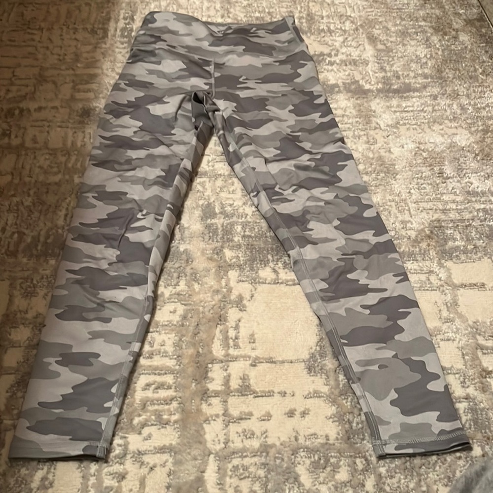 Grey camo kyodan leggings